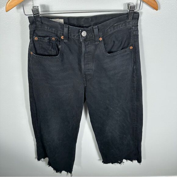 Levi's Black Ankle Cropped Denim Jeans Frayed Hem Size 25 Button-Fly Relaxed Fit - Picture 13 of 16